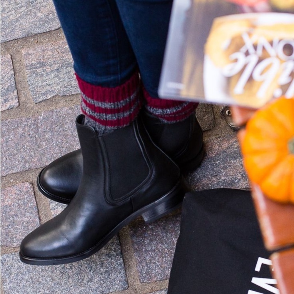 $369 Frye Melissa Chelsea Black Genuine Leather Comfy Low Heel Short Ankle Boot - Picture 3 of 16